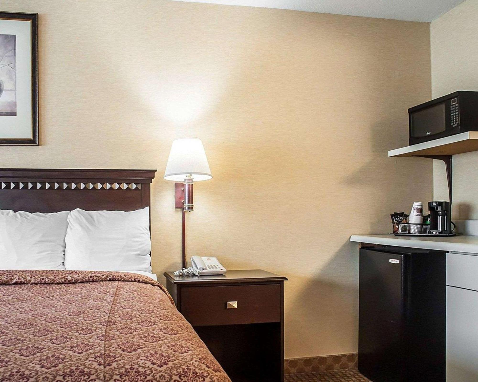 Econo Lodge Elmira-Corning Fisherville Eksteriør bilde
